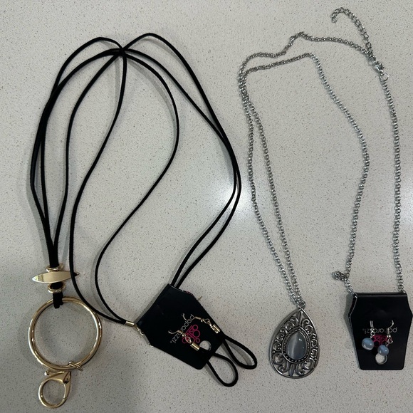 Paparazzi Gold and Silver Necklace Set - Picture 1 of 3
